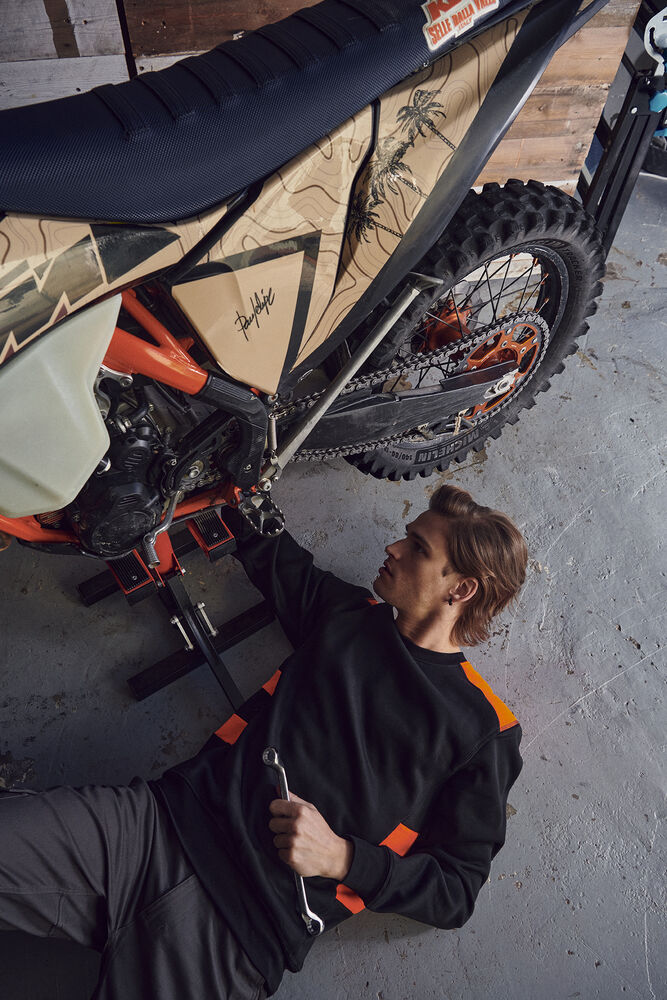 021074_AmbitionRoundneck_ss25_v4