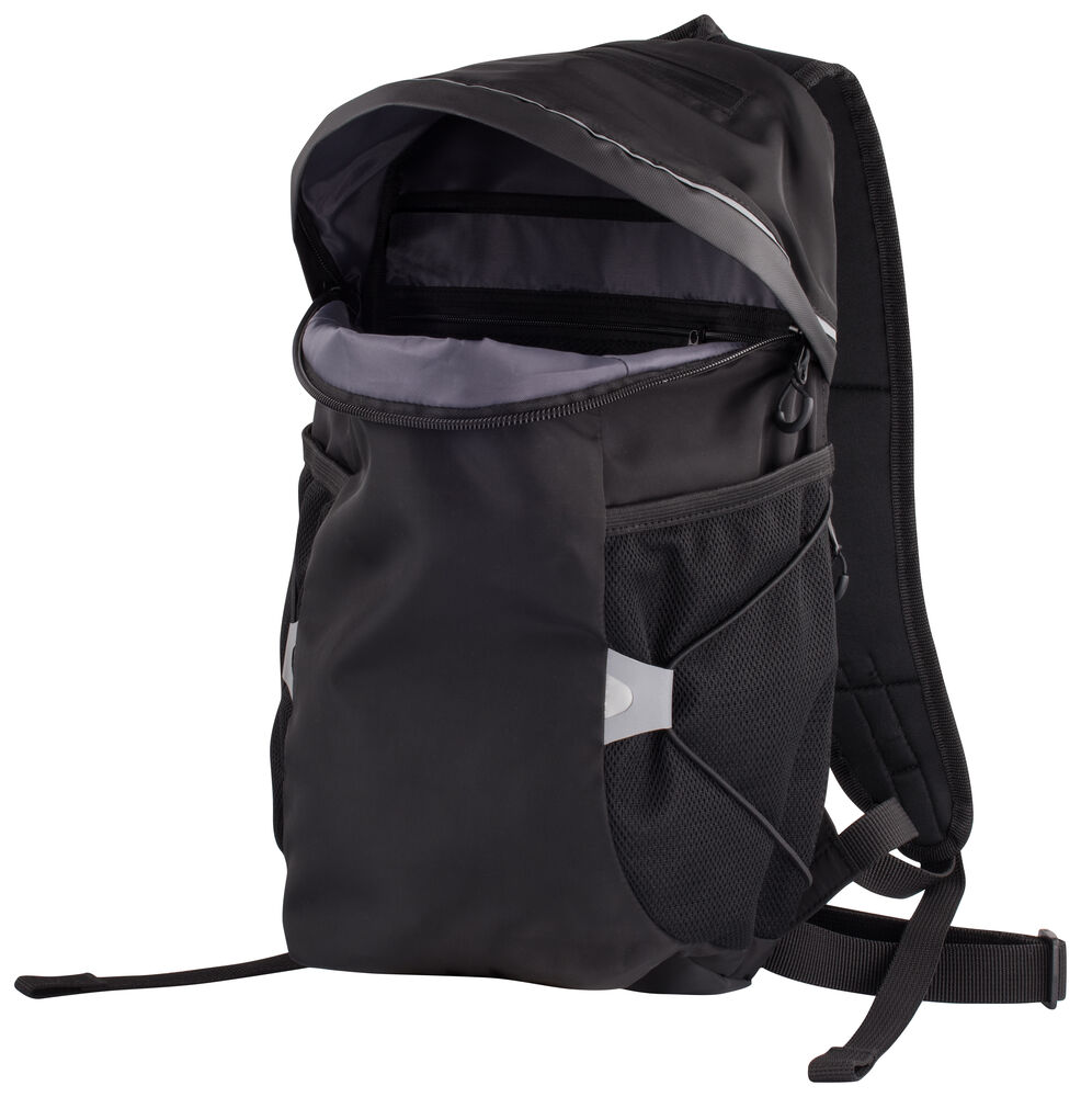 040242_99_DayBackpack_Black_closeup1