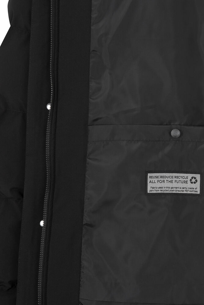 131542-990_Dundas-Parkas_Black_Closeup-3