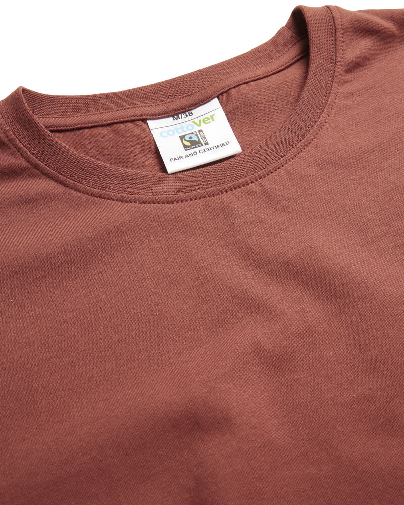 141008-462_TshirtMan_red_closeup1