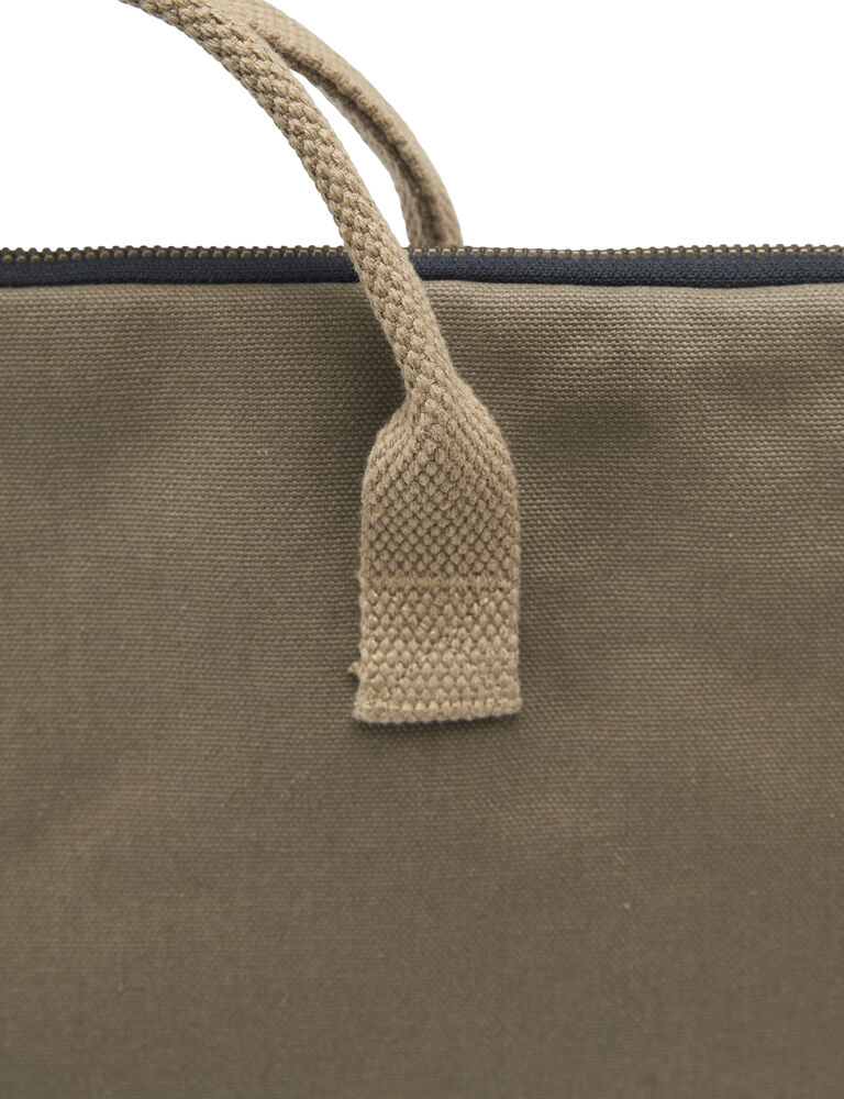 141040-665_CanvasComputerCase_Olive_closeup2