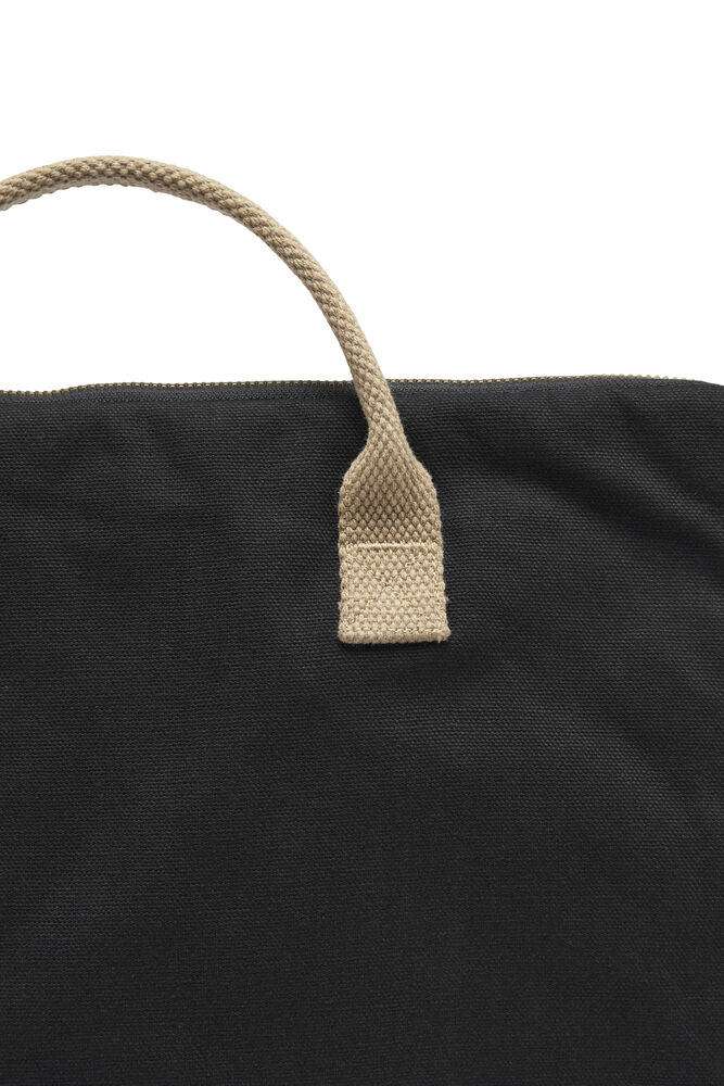 141040-990_CanvasComputerCase_Black_closeup2