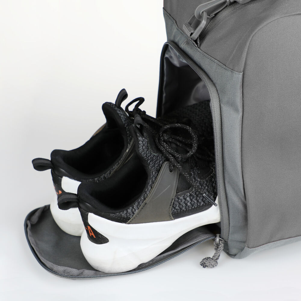 1582005-933_sportbaglarge_grey_closeup2