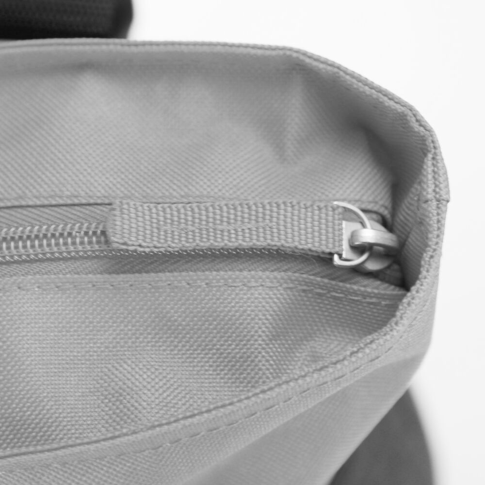 1582106-953_skytote_grey_closeup2