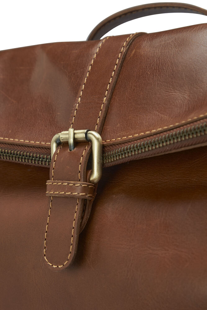 158953_LeatherLineBackpack_Cognac_Closeup1