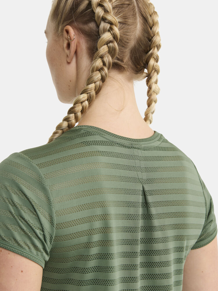 1905837-626000_-Breakaway-SS-Tee-Two-W_closeup3