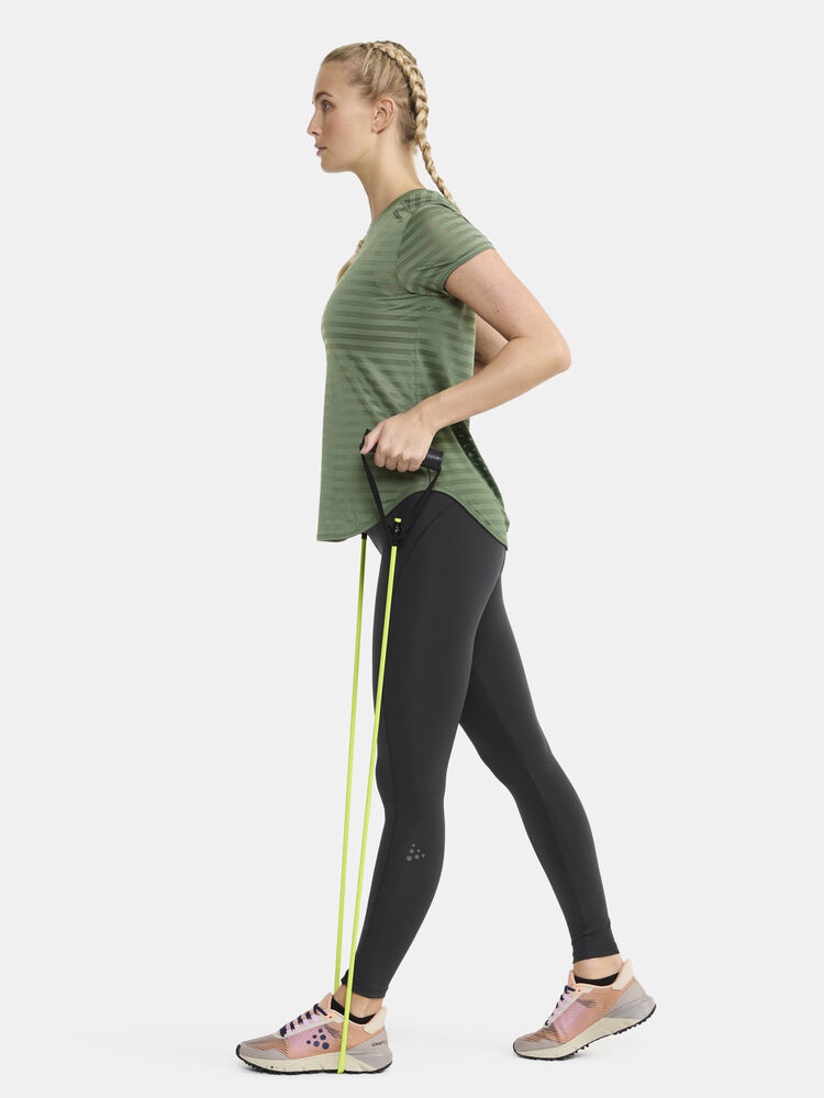 1905837-626000_-Breakaway-SS-Tee-Two-W_closeup5