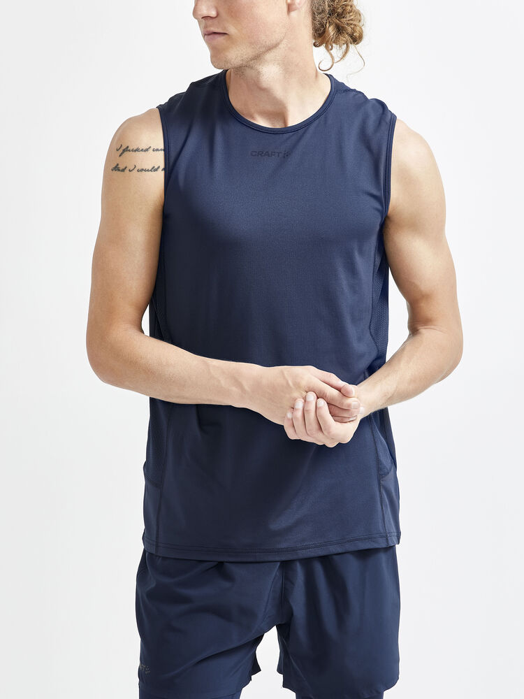 1908752-396000_ADV-Essence-SL-Tee_Closeup1