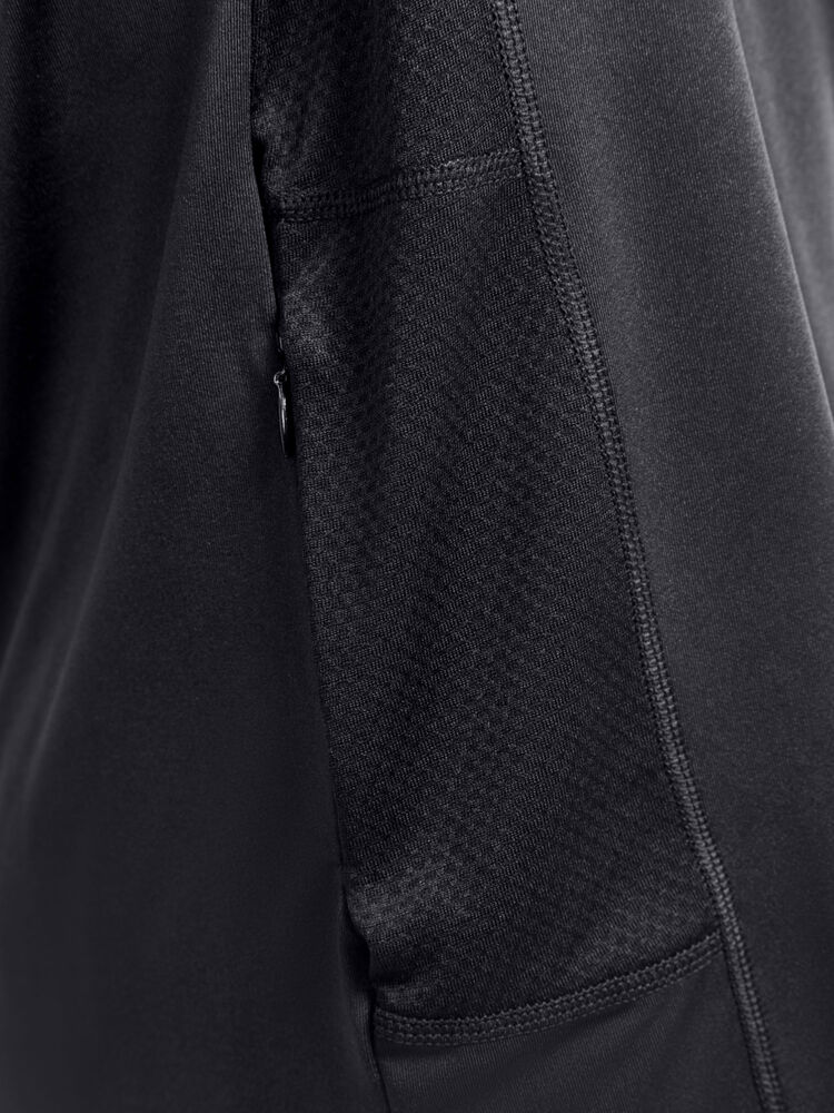 1908752-999000_ADV-Essence-SL-Tee_Closeup3