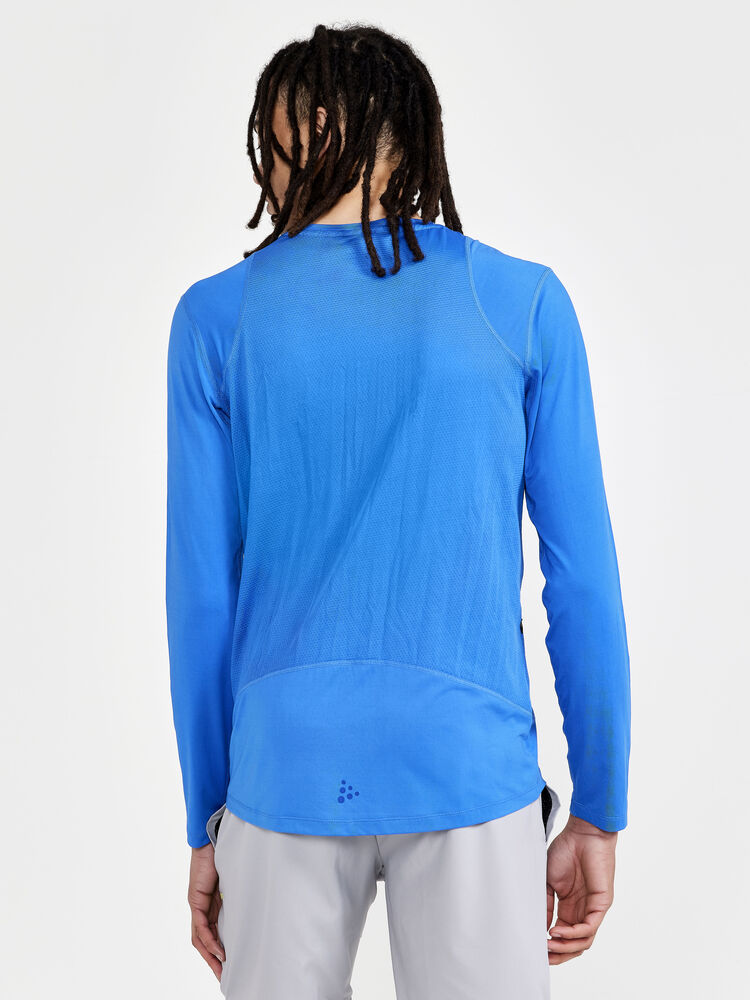 1908754-340000_ADV-Essence-LS-Tee-M_Closeup2