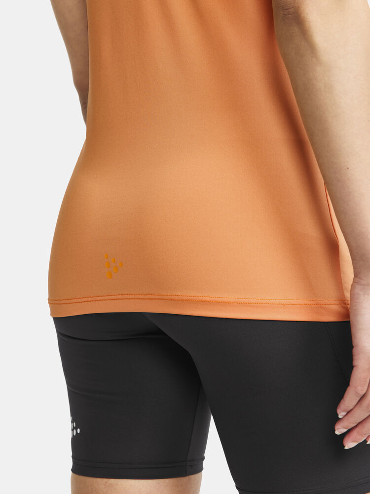 1908770-533000_ADV-Essence-Singlet-W_closeup5