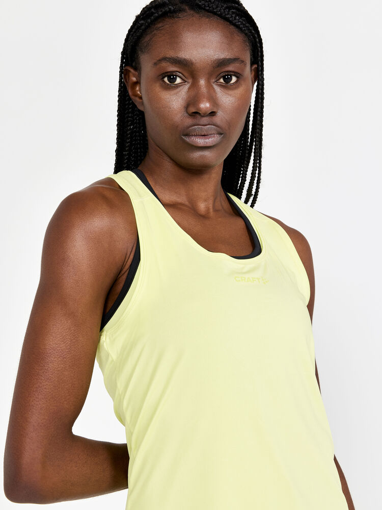 1908770-541000_ADV-Essence-Singlet-W_Closeup3
