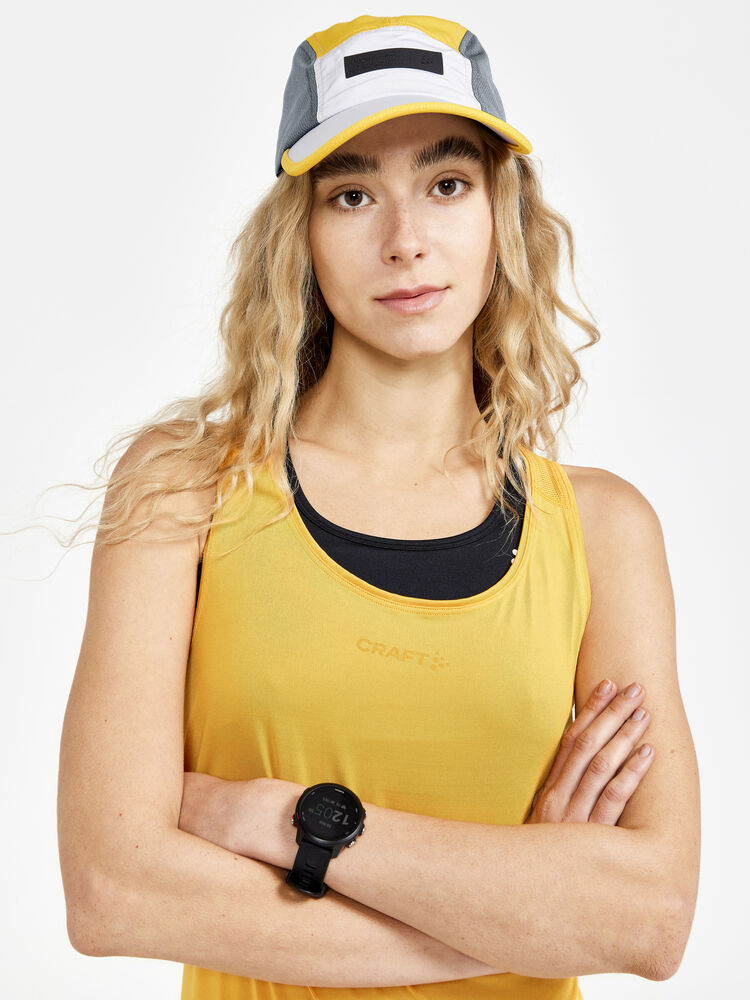 1908770-543000_ADV-Essence-Singlet-W_Closeup3