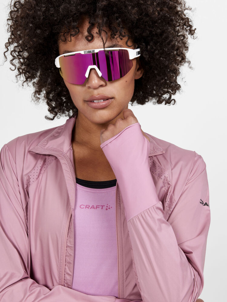 1908770-743000_ADV-Essence-Singlet-W_Closeup4