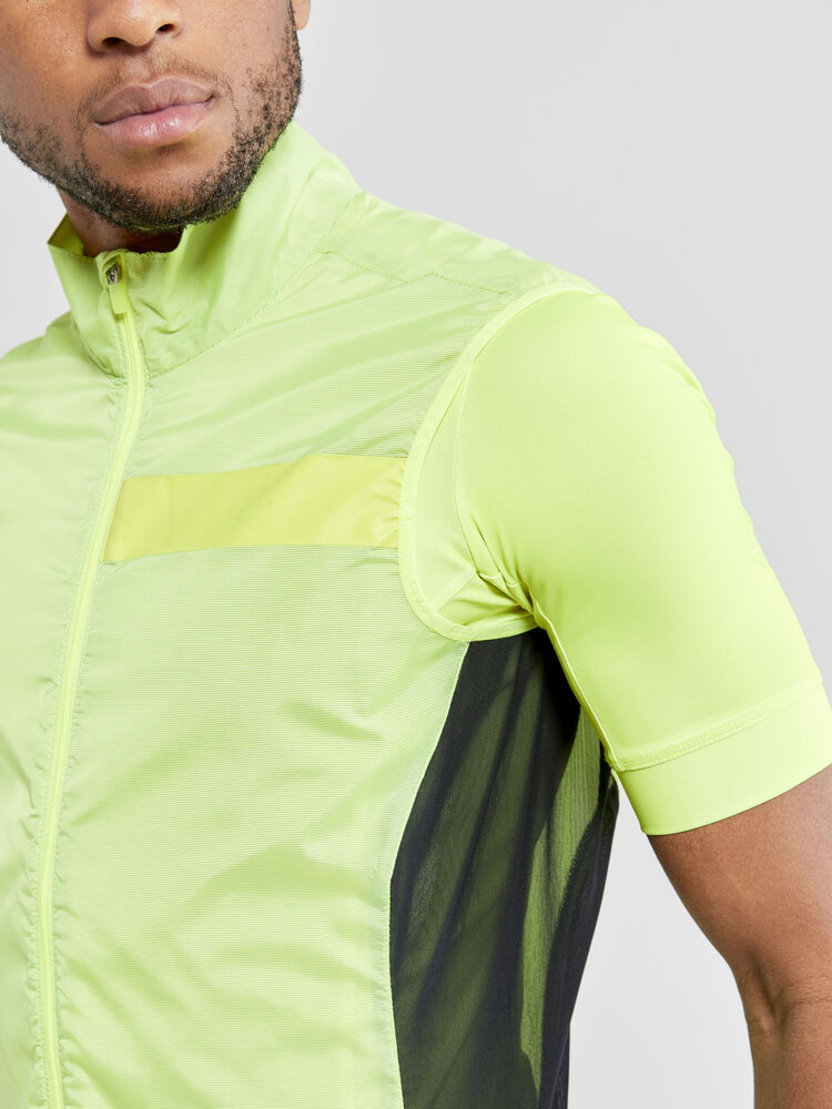 1908814-851000_Essence-Light-Wind-Vest_Closeup4