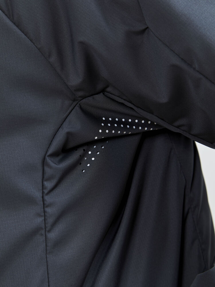 1909491-999914_ADV-Sport-Tech-Jacket-2.0_Closeup5