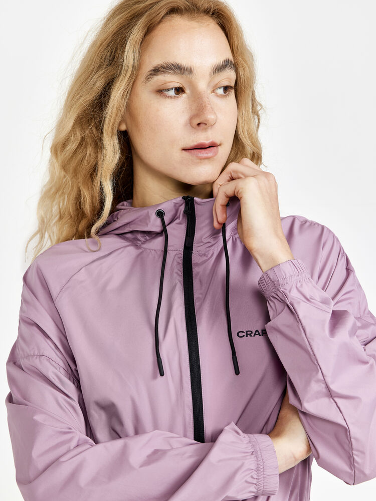 1909628-436000_ADV-Charge-Wind-Jacket-W_Closeup3