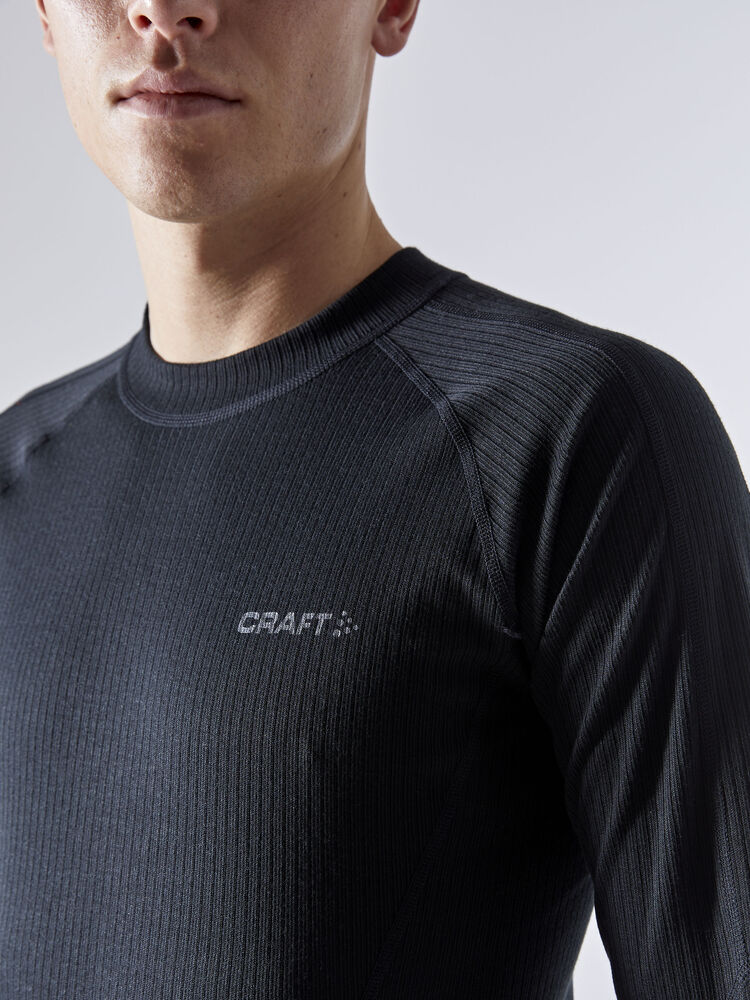 1909707-999000_CORE-Dry-Baselayer-Set_Closeup4