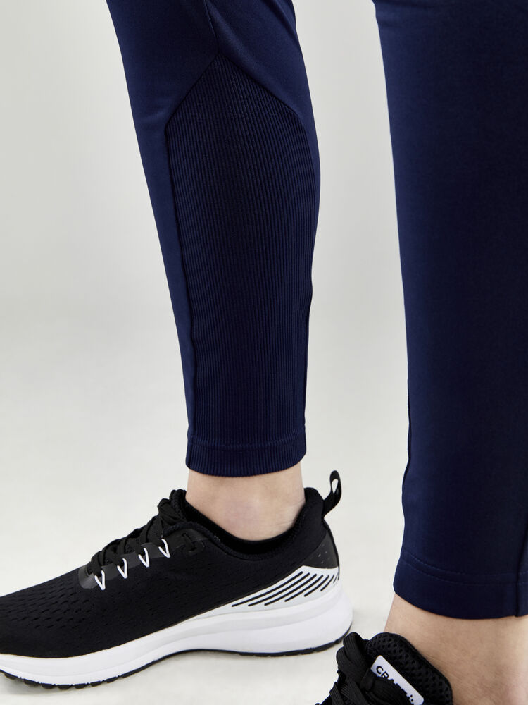 1910167-390000_Evolve-Slim-Pants-W_Closeup6