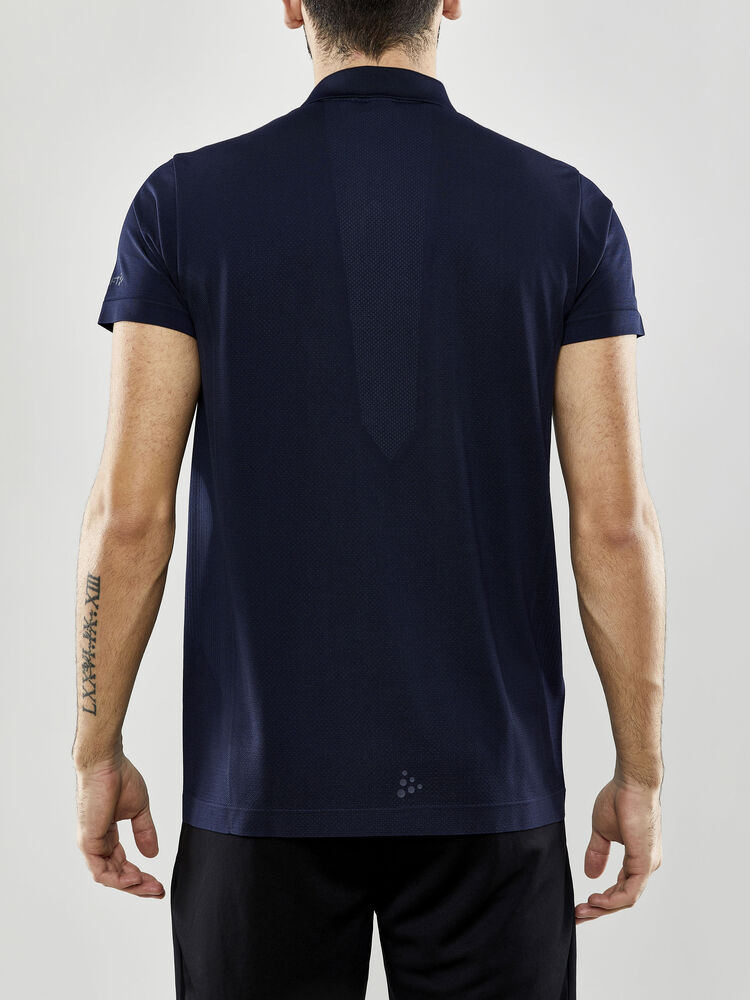 1910384-390000_ADV-Seamless-Polo-Shirt-M_Closeup3