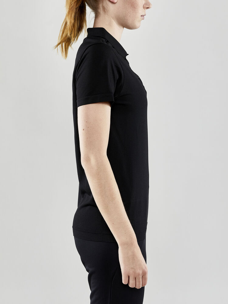 1910385-999000_ADV-Seamless-Polo-Shirt-W_Closeup2