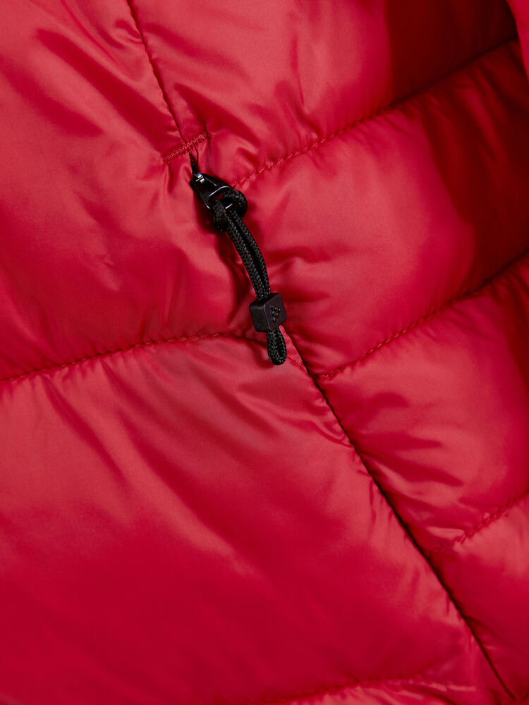 1910391-404000_CORE-Explore-Isolate-Jacket-W_Closeup6