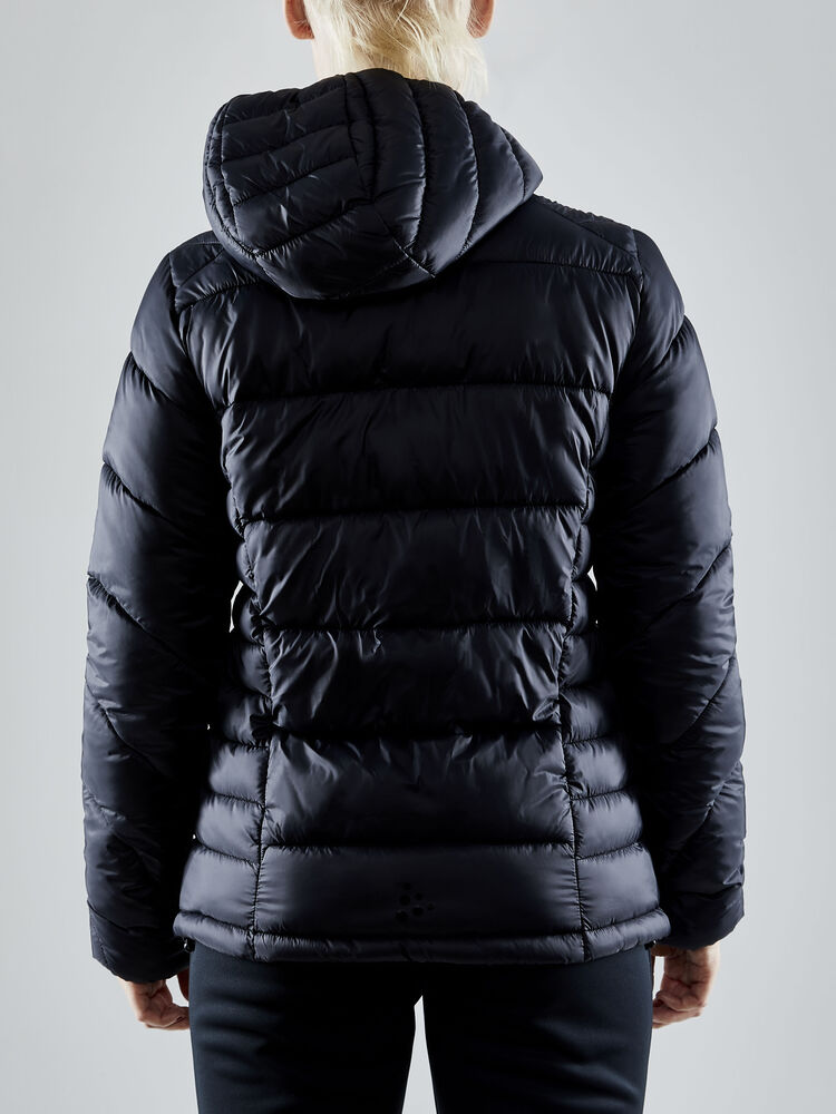 1910391-999000_Core-Explore-Isolate-Jacket-W_Closeup3