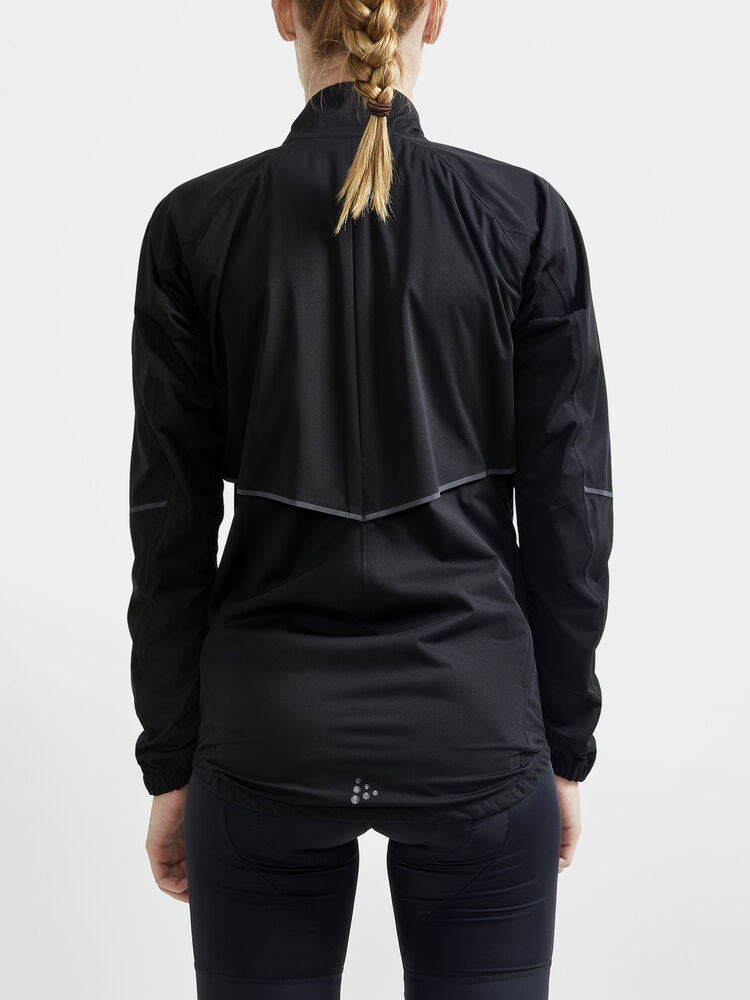 1910559-999000_Adv-Endur-Hydro-Jacket-W_Closeup2