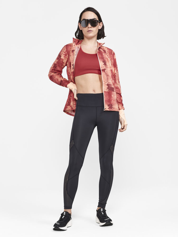 1910758-421000_Training-Bra-Classic_Closeup3