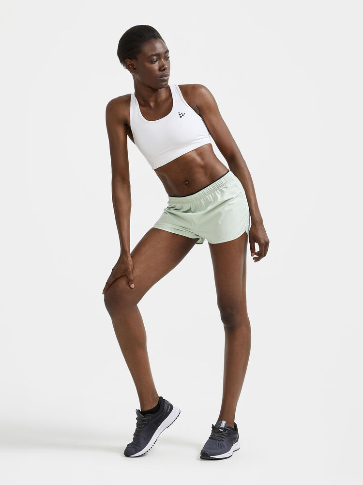 1910758-900000_Training-Bra-Classic_Closeup3