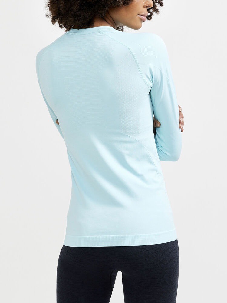 1911168-319000_CORE-Dry-Active-Comfort-LS-W_Closeup2