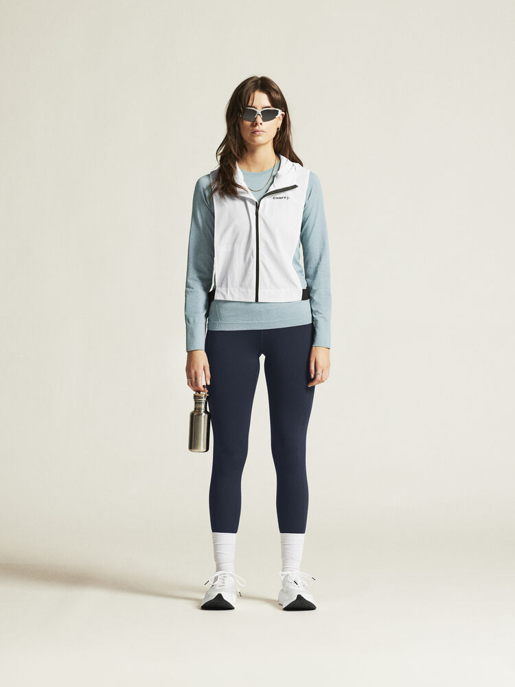 1911168-364000_CORE-Dry-Active-Comfort-LS-W_closeup1