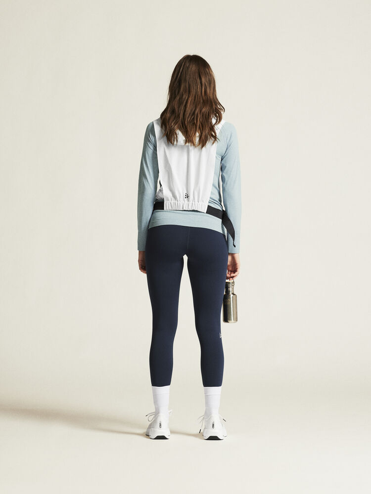 1911168-364000_CORE-Dry-Active-Comfort-LS-W_closeup3