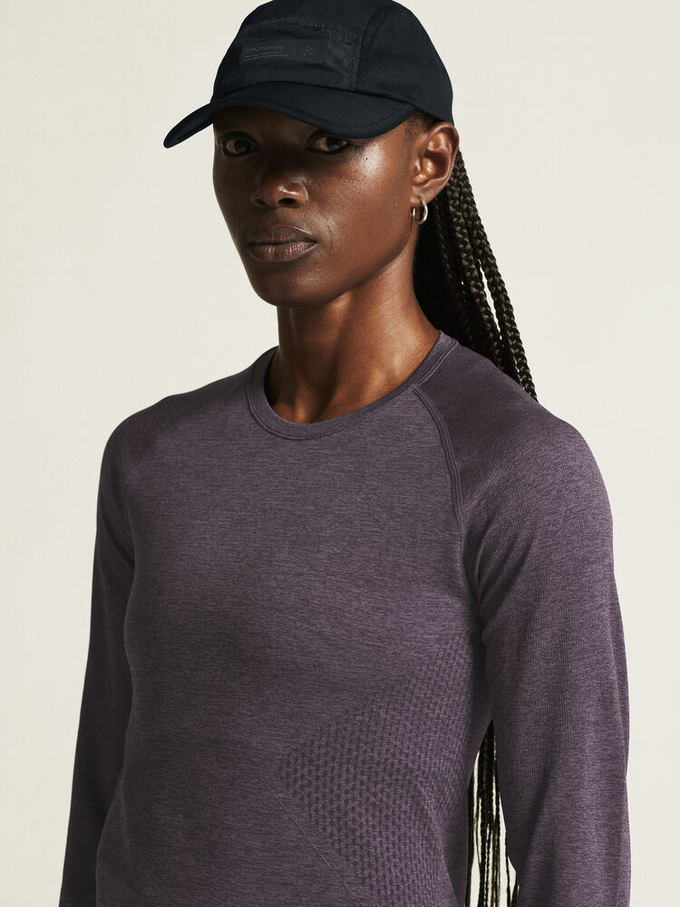 1911168-499000_CORE-Dry-Active-Comfort-LS-W_closeup5