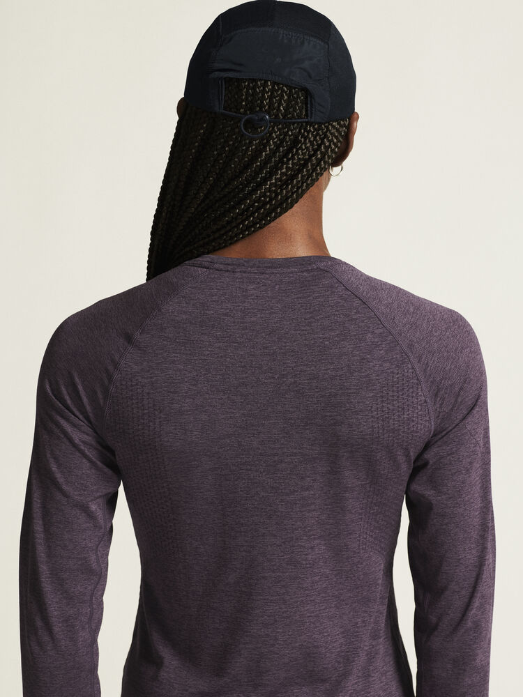 1911168-499000_CORE-Dry-Active-Comfort-LS-W_closeup7