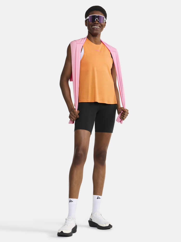 1911168-725000_CORE-Dry-Active-Comfort-LS-W_closeup_4441