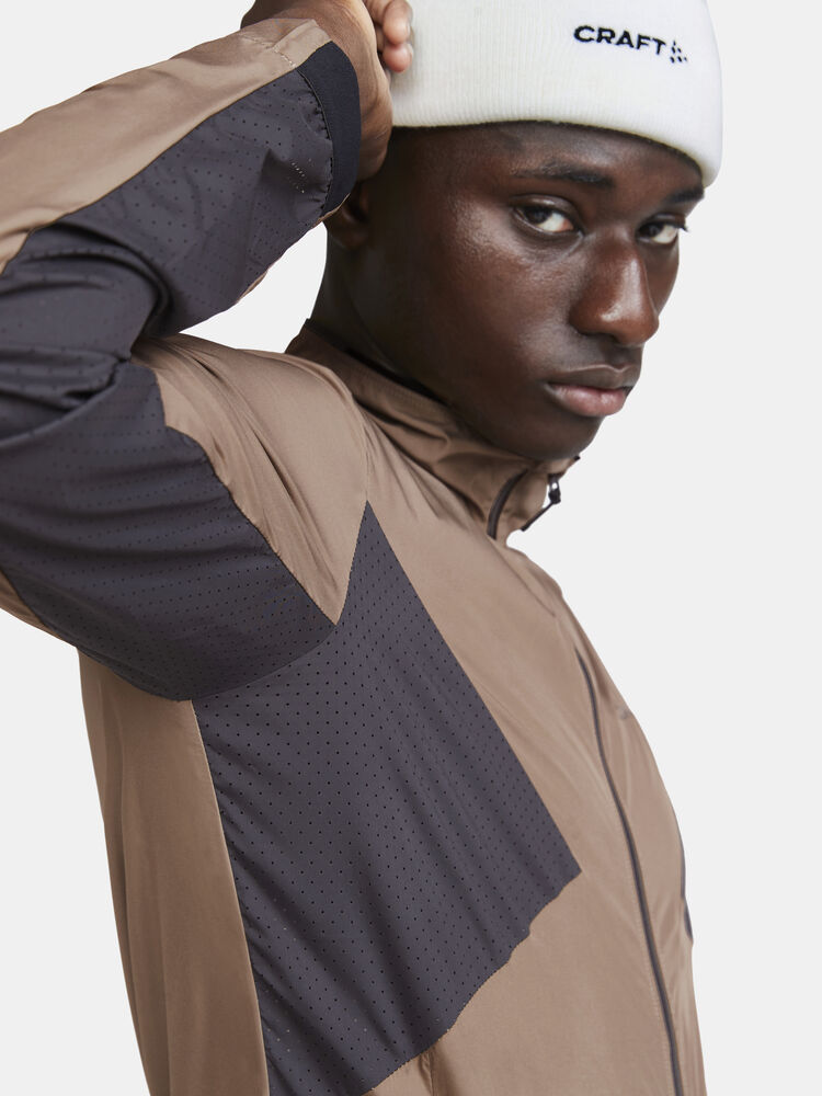 1911443-244992_ADV-Essence-Wind-Jacket-M_Closeup4