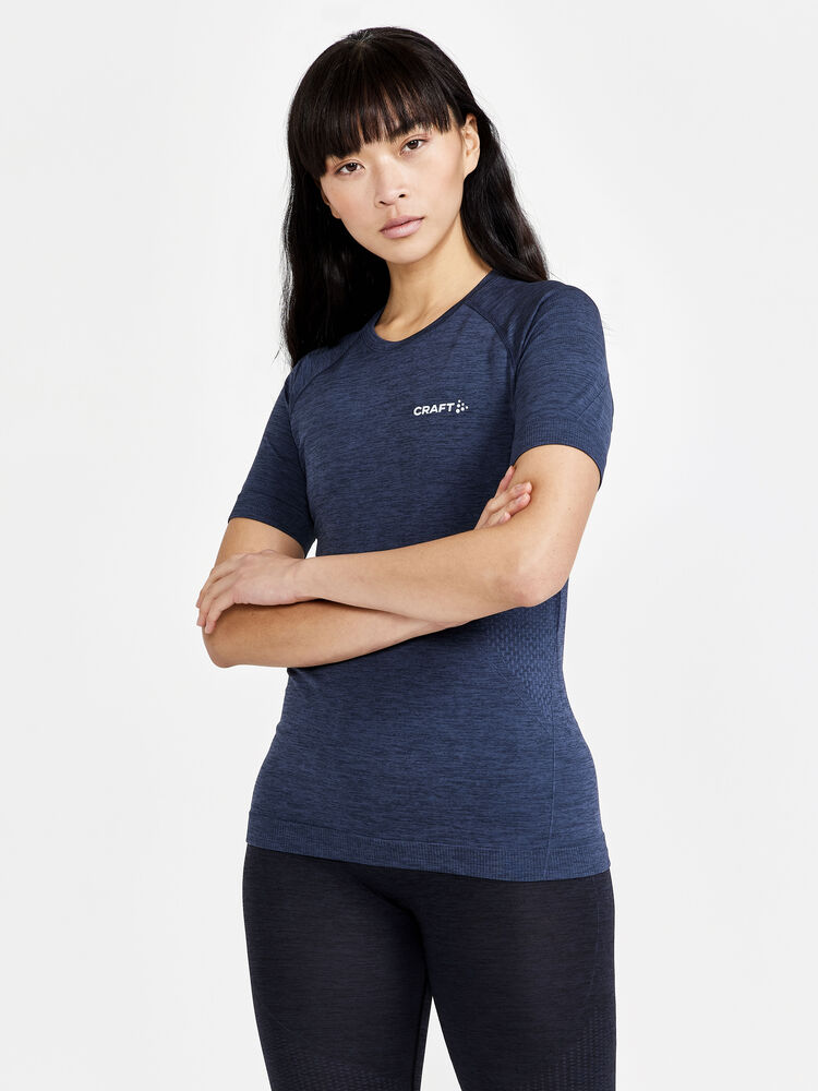 1911677-396000_CORE-Dry-Active-Comfort-SS-W_Closeup1