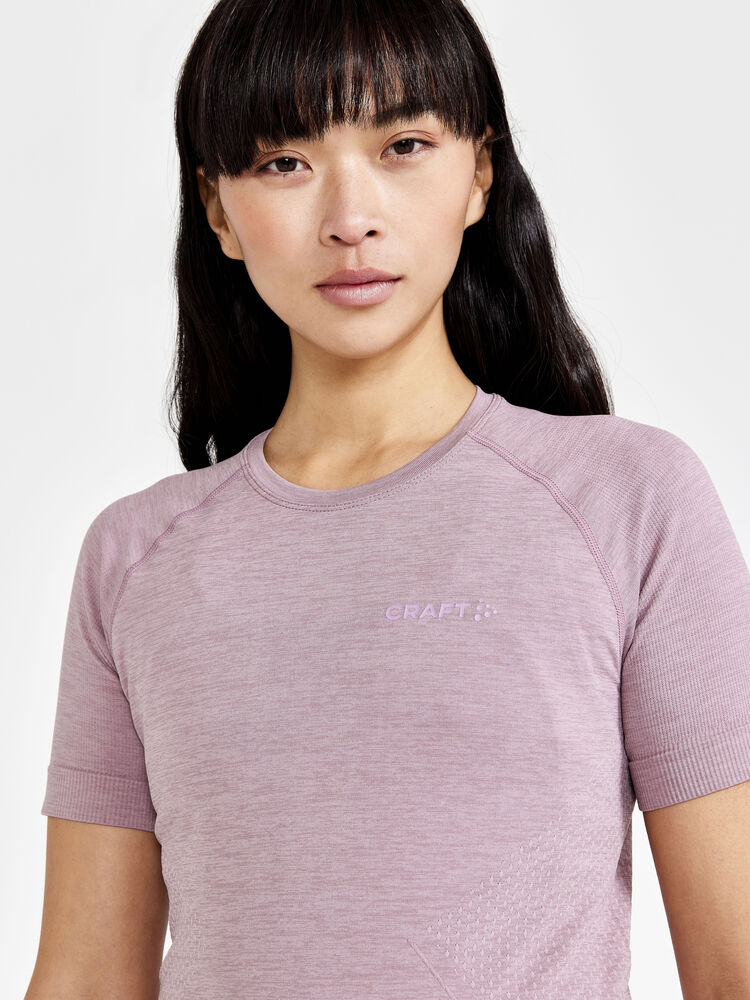 1911677-436000_CORE-Dry-Active-Comfort-SS-W_Closeup3