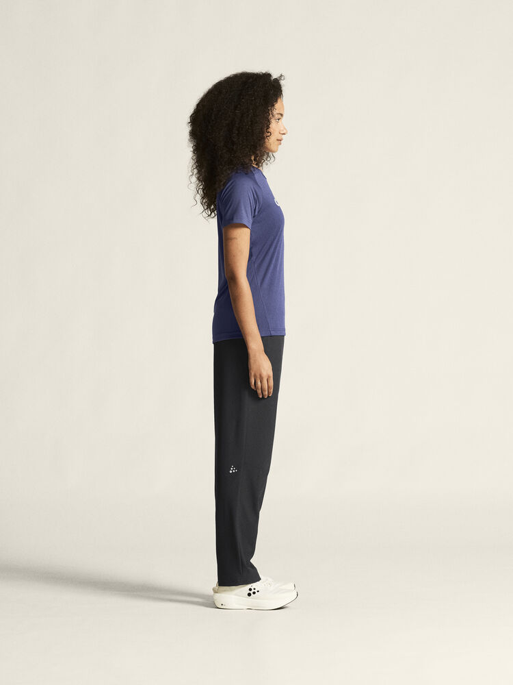 1911785-388000_Core-Essence-Logo-Tee-W_closeup2