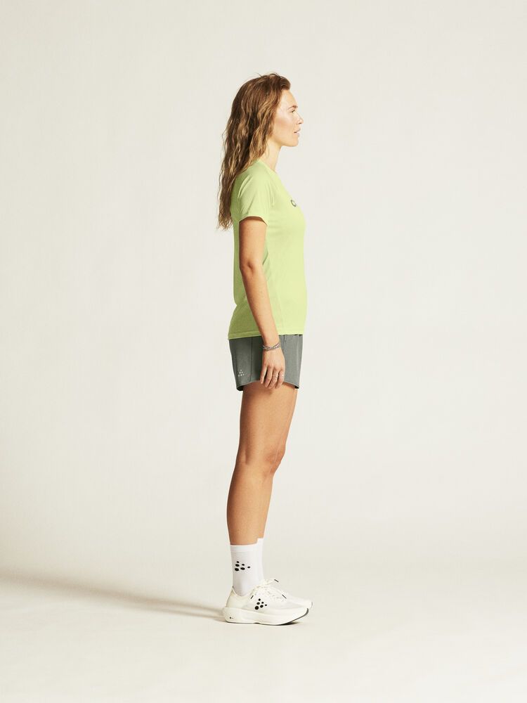 1911785-507000_Core-Essence-Logo-Tee-W_closeup2