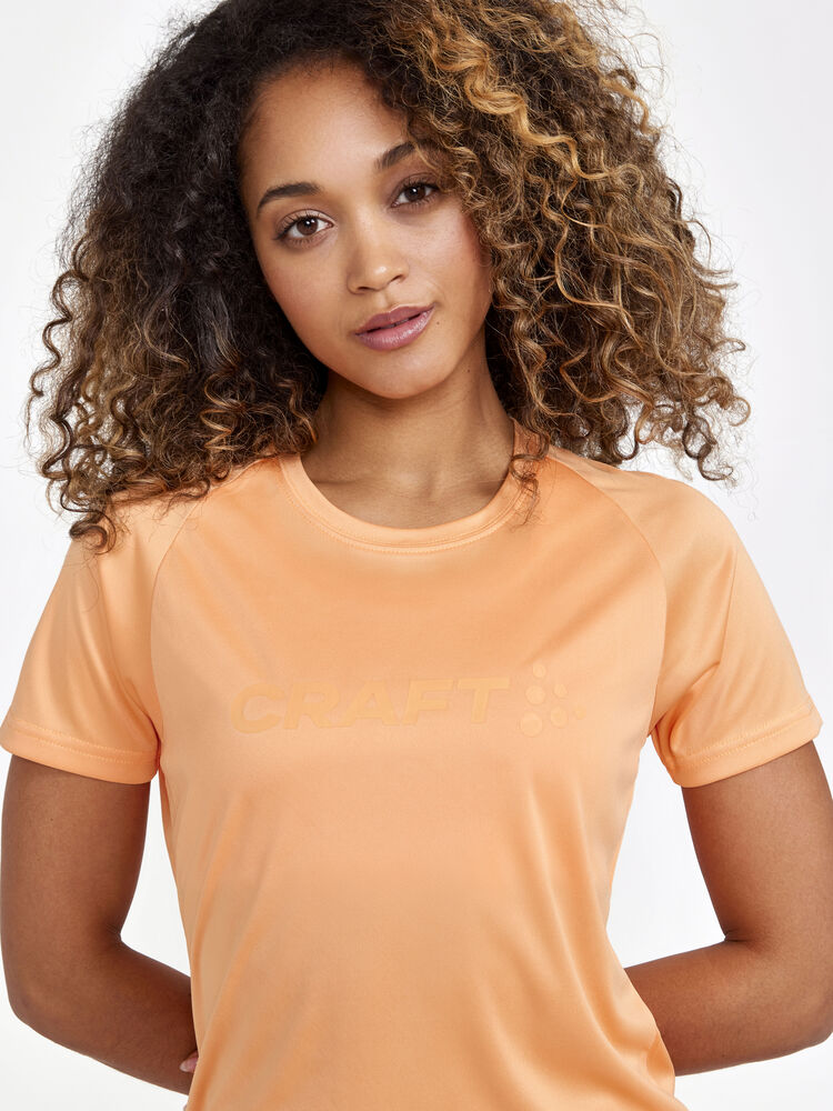 1911785-582000_Core-Essence-Logo-Tee-W_Closeup3