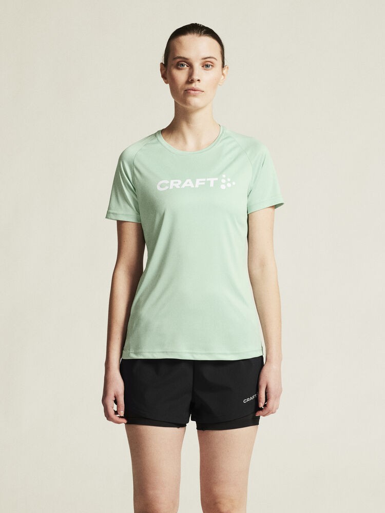 1911785-602000_CORE-Essence-Logo-Tee-W_closeup4