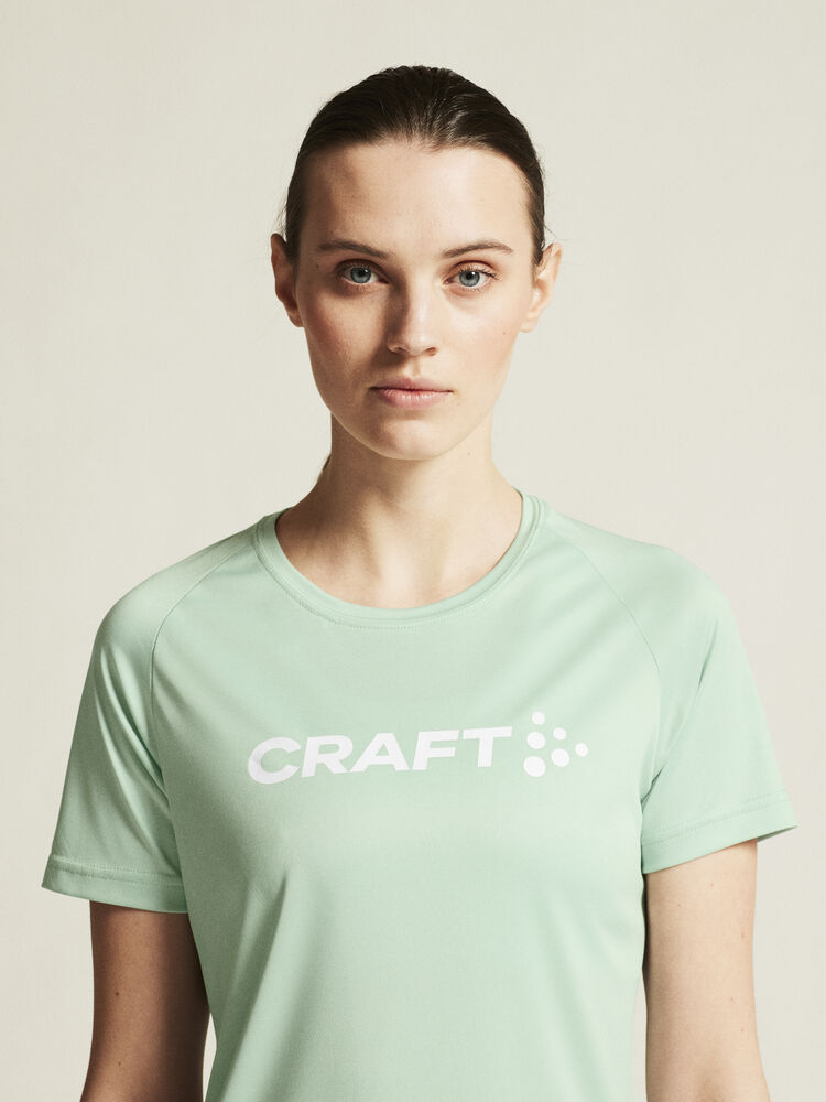 1911785-602000_CORE-Essence-Logo-Tee-W_closeup5
