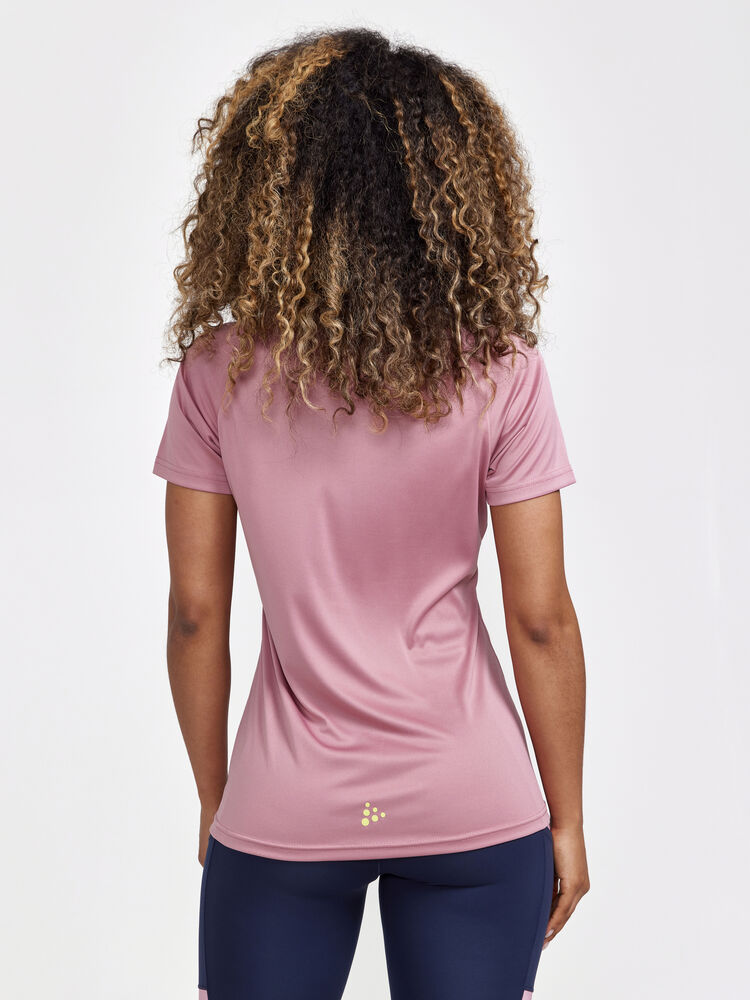 1911785-743000_Core-Essence-Logo-Tee-W_Closeup2