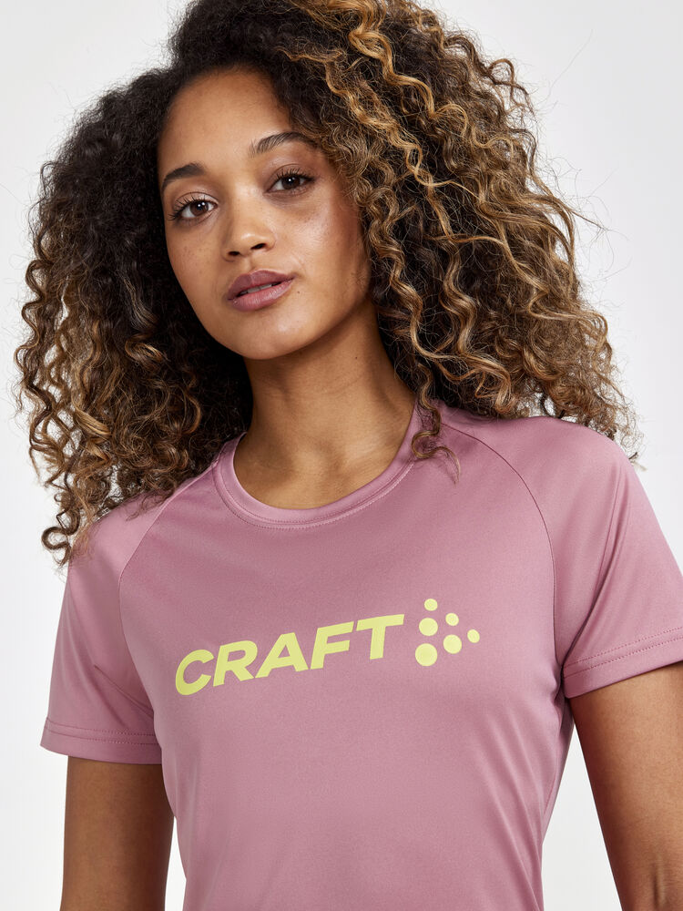 1911785-743000_Core-Essence-Logo-Tee-W_Closeup3
