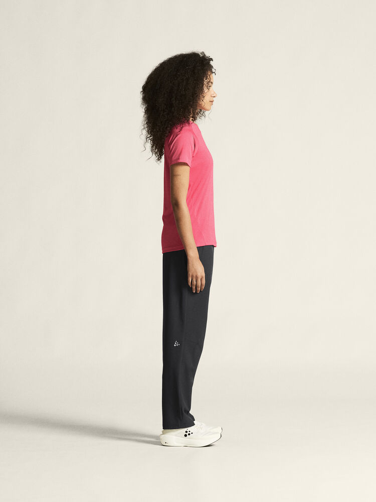 1911785-745000_Core-Essence-Logo-Tee-W_closeup2