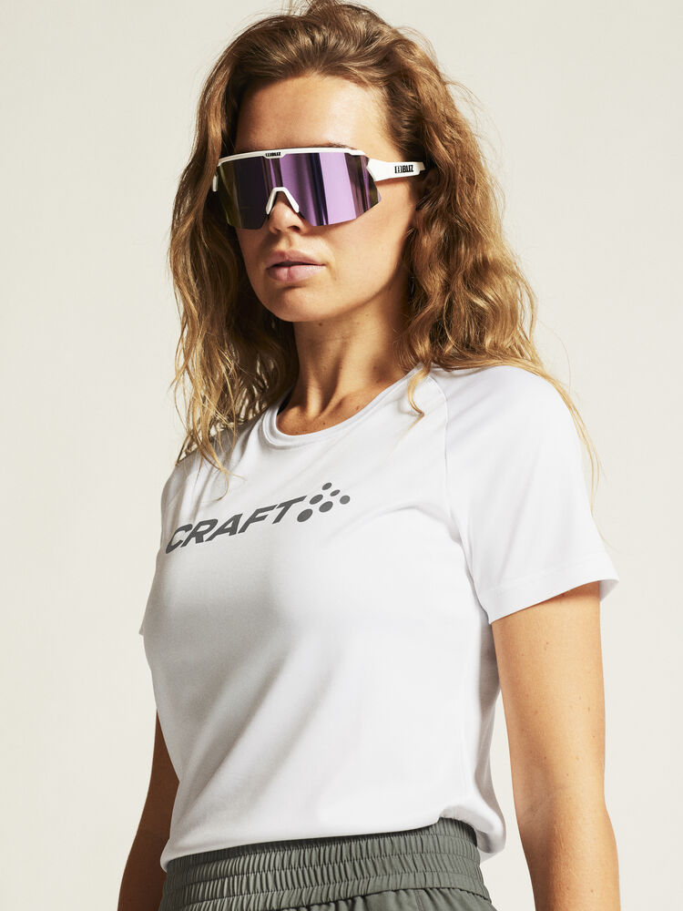 1911785-900000_Core-Essence-Logo-Tee-W_closeup5