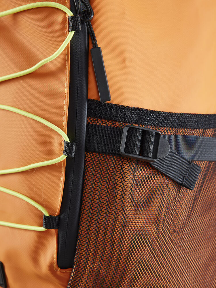 1912509-580000_Adv-Entity-Travel-Backpack-25-L_Closeup1