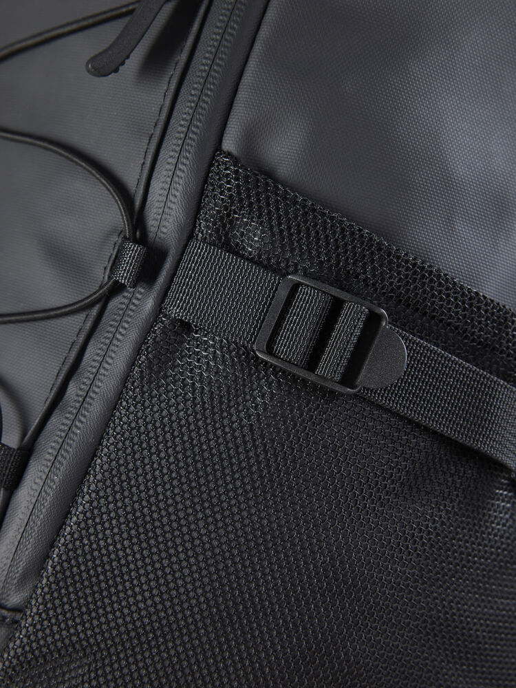 1912509-985000_Adv-Entity-Travel-Backpack-25-L_Closeup1